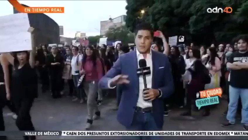 Me van a disculpar por el lenguaje, pero cuando me tocan a mis amigos, no tengo otro. Este imbécil pocos huevos, por hacerse el muy valiente, golpea y deja tirado a @juanmapregunta ... un chavo chambeador de sol a sol, buena persona, excelente amigo. @Claudiashein qué esperas?