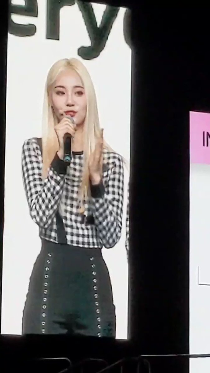 RT @pastryvivi: her body ... maybe the jinsoul as iggy azalea rumors have some truth to them https://t.co/CcLRVCohOm