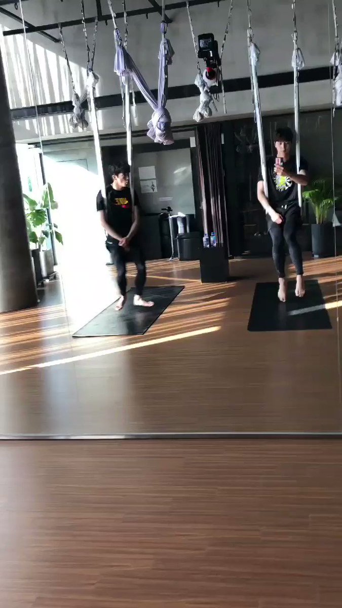 NCT (@NCTsmtown) on Twitter photo 2019-08-17 03:36:37 ๐คธโโ๏ธ๐คธโโ๏ธ #JCC #JOHNNY #MARK #FlyingYoga #AerialYoga ๐คธโโ๏ธ๐คธโโ๏ธ #JCC #JOHNNY #MARK #FlyingYoga #AerialYoga