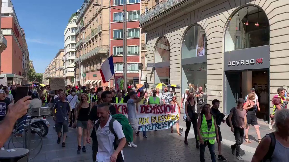Sarah Abdallah (@sahouraxo) on Twitter photo 2019-08-17 19:17:06 Western media won’t be providing one drop of coverage today on the anti-Macron #YellowVests rallies in #Toulouse, #France. Simply way too busy bombarding us with footage of the Hong Kong protests. 🤗 #GiletsJaunes Western media won’t be providing one drop of coverage today on the anti-Macron #YellowVests rallies in #Toulouse, #France. Simply way too busy bombarding us with footage of the Hong Kong protests. 🤗 #GiletsJaunes