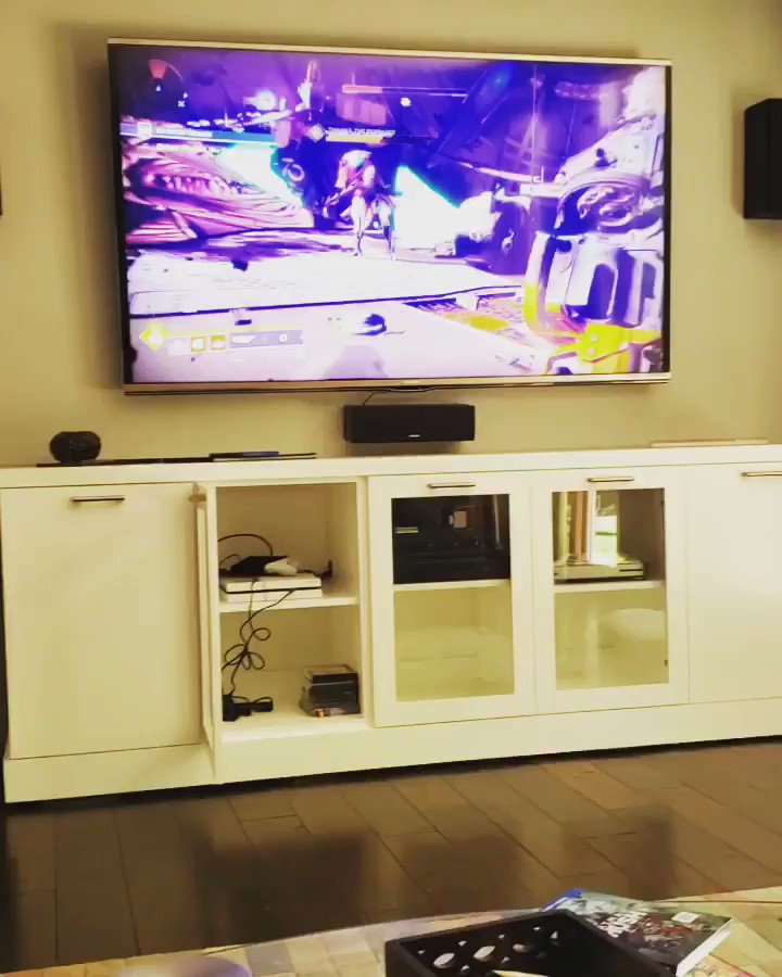 Fãs de Destiny prestam homenagem a Lance Reddick dentro do jogo