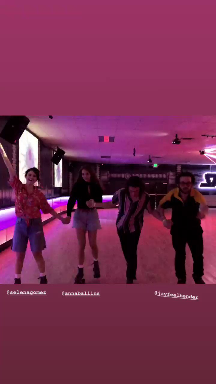 Selena Gomez looks healthy & happy celebrating one of her friend s birthday by roller skating! 