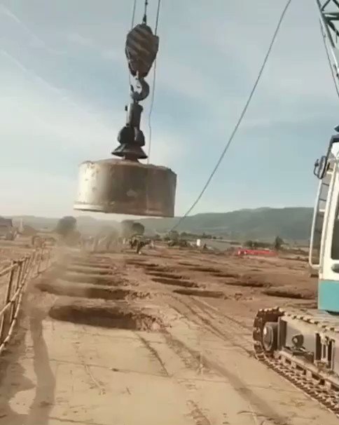 World of Engineering (@engineers_feed) on Twitter photo 2019-08-18 17:50:09 Hard hat needed Hard hat needed