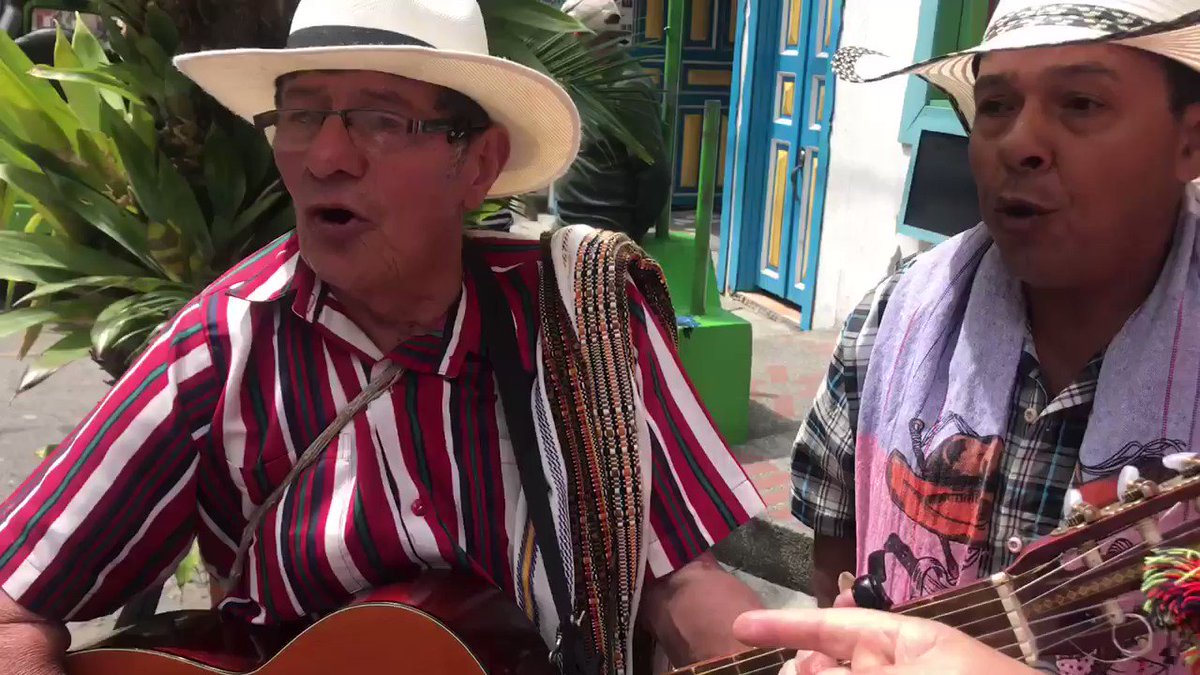 Los tipleros en una tarde de domingo en Filandia