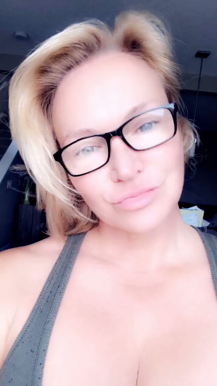 Erikka Devine on X: Milf Monday 💋❤️ t.cokNj9WuFd50  X