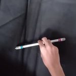 レベルが高すぎるペン回し・とってもきれいな手裁きにも注目!!