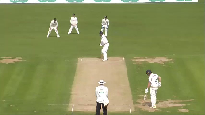 REPLAY | A well-deserved wicket for Paul Coughlin as Chris Nash takes a good catch in the slips. Follow #YorksvNotts live 👉http://socsi.in/g_M2mUP