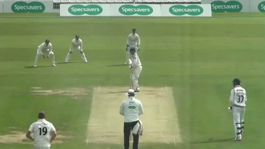 REPLAY | Luke Fletcher strikes with the second new ball as Tattersall (7) edges to Ben Duckett in the slips.Follow #YorksvNotts live 👉http://socsi.in/g_85wWt