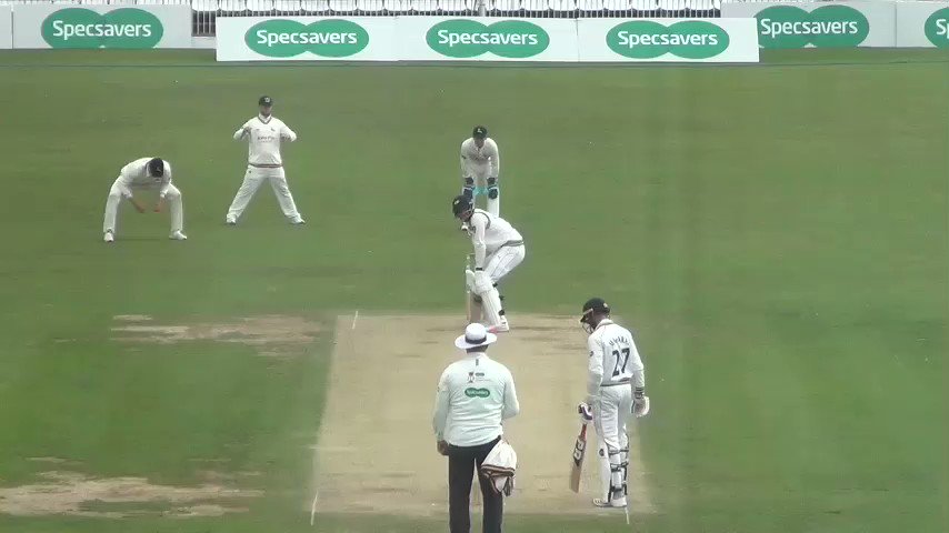 REPLAY | Luke Fletcher pins Tom Kohler-Cadmore LBW as the batsman offers no shot.Follow #YorksvNotts live 👉http://socsi.in/g_S1MXK