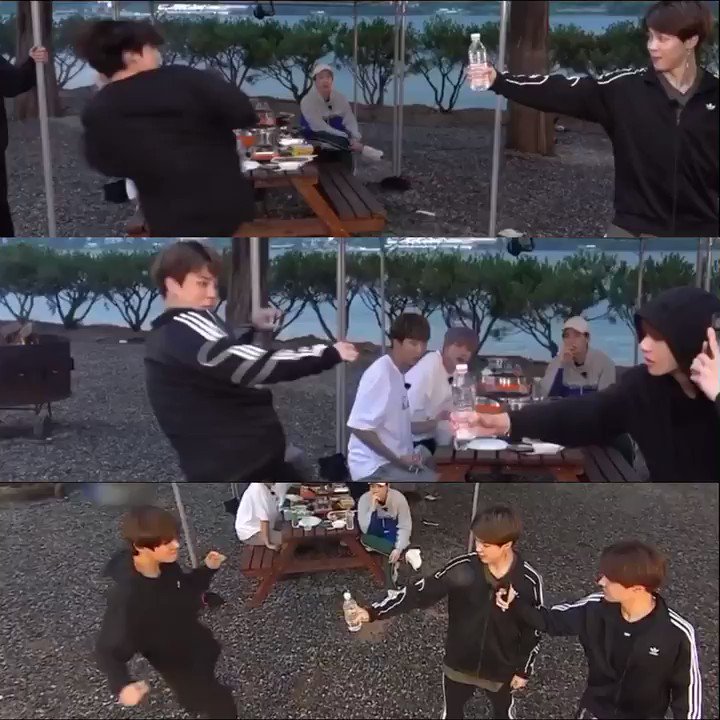 ARMY Spain (@BTS_inSpain2) on Twitter photo 2019-08-20 18:53:24 ¿Quien serías tú haciendo el Bottle Cup Challenge? 😂🤔 1. MASTER como Jungkook 🤩 2. DEMASIADA FUERZA como Jimin🦵🏻 3. LO HACE LO MEJOR QUE PUEDE como Taehyung 🙈 Responde en los comentarios + #MPN #BTS #ARMY @BTS_twt -🌙 Cr. bffjeongguk ¿Quien serías tú haciendo el Bottle Cup Challenge? 😂🤔 1. MASTER como Jungkook 🤩 2. DEMASIADA FUERZA como Jimin🦵🏻 3. LO HACE LO MEJOR QUE PUEDE como Taehyung 🙈 Responde en los comentarios + #MPN #BTS #ARMY @BTS_twt -🌙 Cr. bffjeongguk
