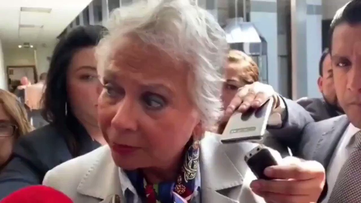 La Secretaria de Gobernación de AMLO admite que están negociando con el crimen organizado. Al parecer el Gobierno ya claudicó en su obligación de darnos seguridad y justicia. Si no puedes con el enemigo, únetele...