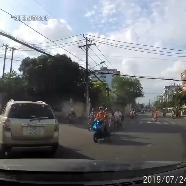 Pran jaaye par mobile na jaye