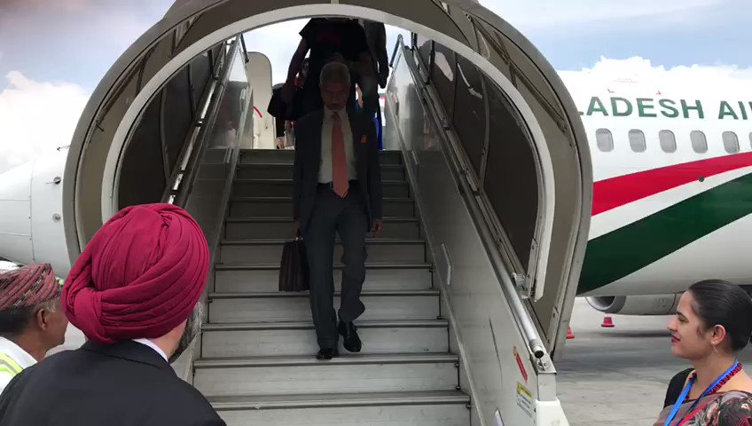 EAM @DrSJaishankar arrives in Kathmandu to co-chair 5th Meeting of India-Nepal Joint Commission. He was received at the airport by Foreign Secretary of Nepal, Shanker Das Bairagi