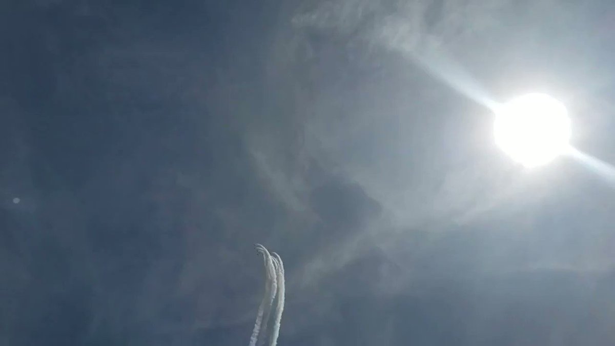 The @RoyalAirForce @rafredarrows conduct a dramatic 9 plane pass over the surf and beach at the #AtlanticCity #Airshow what them fly over Hudson River to #statueofliberty Thurs 9AM #americanlegion @RallyPoint @sonsdny @VisitAC @NewsAirshow