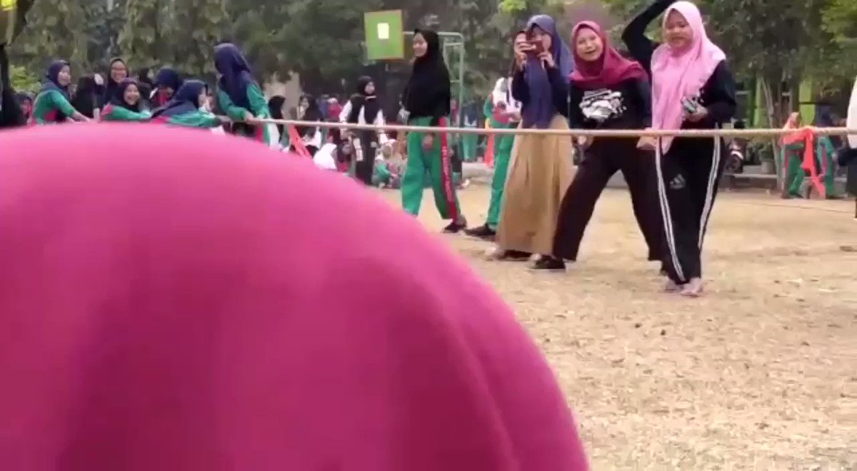 WOE TOLONG INI ADA KORBAN TARIK TAMBANG LAGIðŸ˜ðŸ˜ðŸ˜ramekan woe wkwk