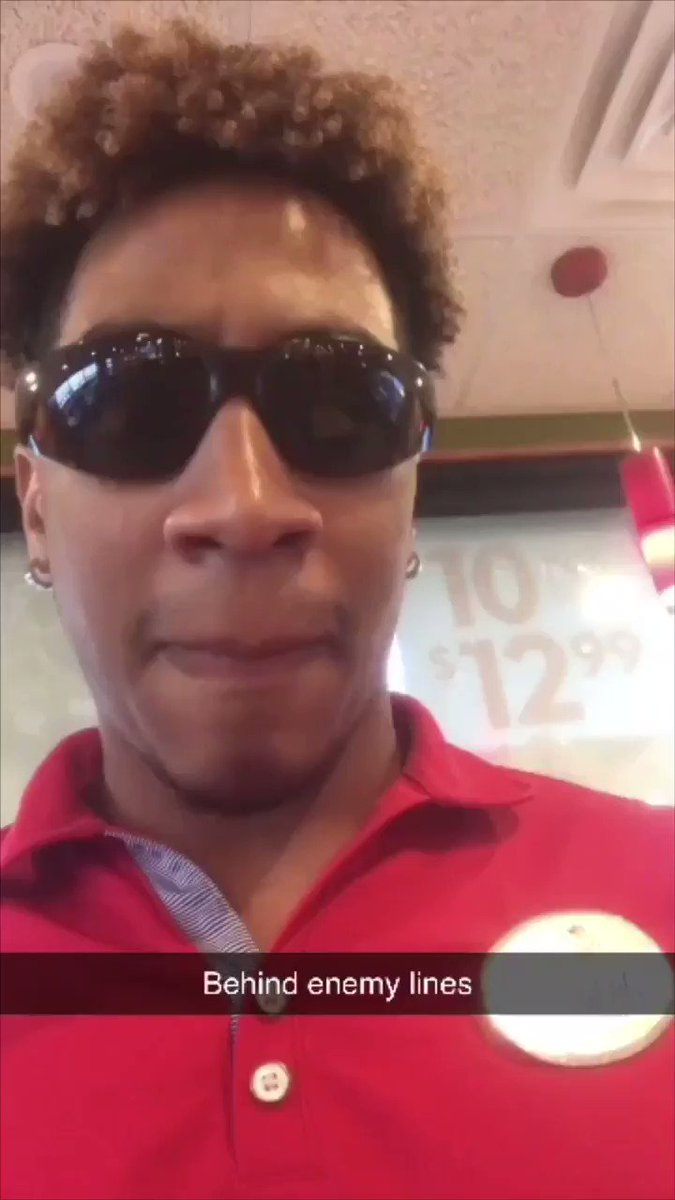 RT @JujuKingston: Chick Fil A worker trying the Popeyes sandwich https://t.co/4Kag6Vi04s