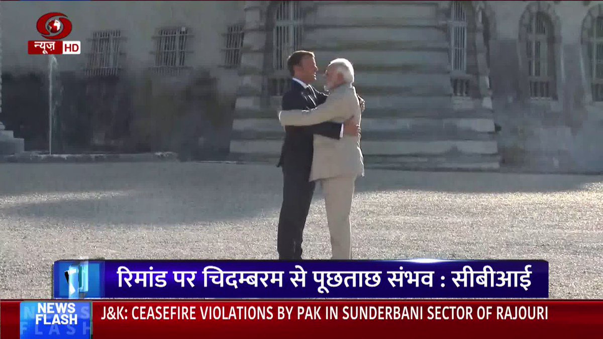 PM @narendramodi meets French President Emmanuel Macron at Château de Chantilly in France