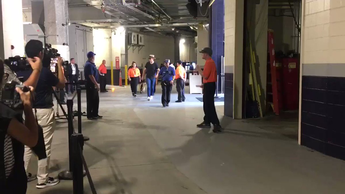 TOM BRADY IS READY.
LETS GO BABY. #GOPATS https://t.co/HDdynwqPKV