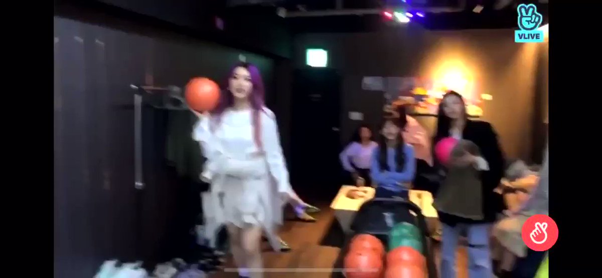 RT @loonachoz: ok but who the hell is screaming like an alien from area 51 in the background? https://t.co/mcNvSpKI4H