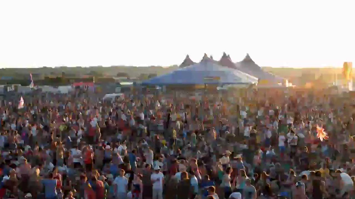 Forget the wellies, you'll need the sunnies, cream, hats and plenty of water at #ReadingFestival and #Leedsfestival๐๐งขโ๏ธ๐ค๐บCracking weekend for a festival! @BBCR1 | @BBC6Music