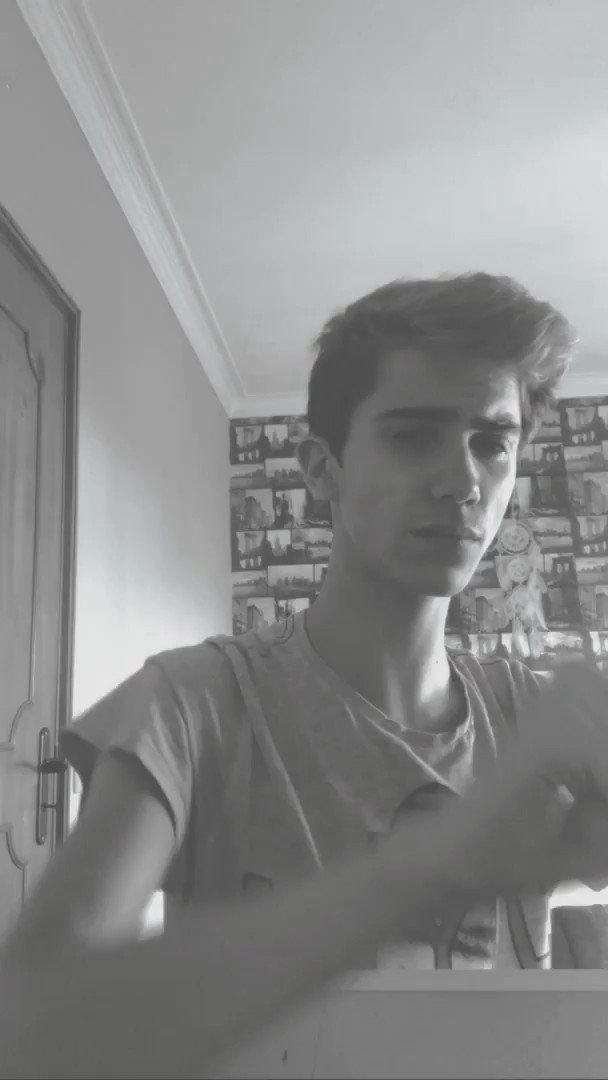 Então. Neste vídeo eu canto. Canto a música que mais me afeta até hoje. Uma música muito forte pra mim. Esta foi a oitava tentativa. Não está perfeito.. Espero que ao menos passe a palavra. #sing #cover #music #BillieEilish #singing