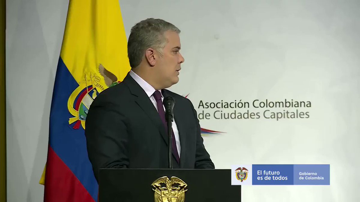 #Cali Quiero que, junto con @Asocapitales y la @PoliciaColombia, hagamos un barrido en las ciudades capitales para identificar, combatir y acabar las llamadas ‘oficinas de cobro’. Estas organizaciones, al servicio de las mafias, aumentan la criminalidad. #Expocapitales2019
