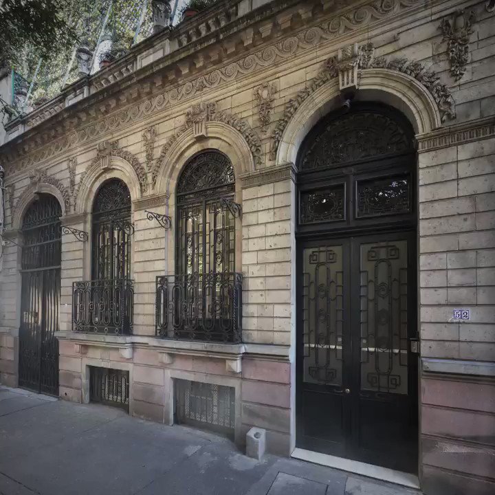 ¿#SabíasQue con tan sólo 11 años #GuillermoTovarDeTeresa fue asesor de #ArteVirreinal de la presidencia de la República?Su casa es una espacio que resguarda memoria, historia y arte... #CasaDelColeccionista? ¡Visítala! Abrimos los #365DíasDelAño en Valladolid #52 #ColoniaRoma