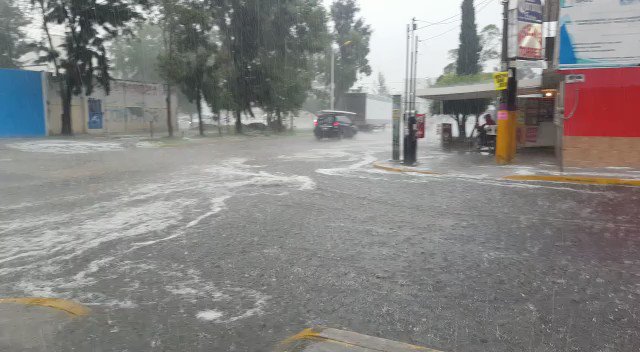Las fuertes lluvias de este viernes afectan la zona oriente de la Ciudad de MéxicoDetalles: http://bit.ly/2P8i2mu
