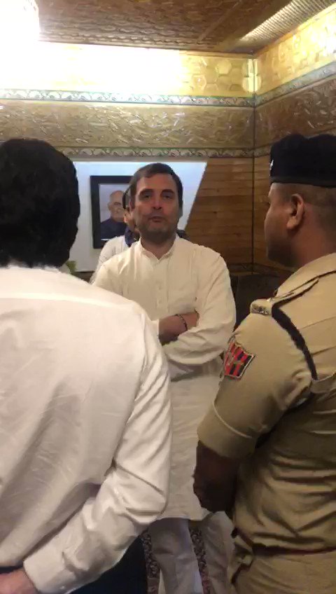 Nabeel (@aisayhekabhi) on Twitter photo 2019-08-25 04:07:54 India’s opposition leader @RahulGandhi and Co detained at Kashmir airport Says if the situation is being touted by the BJP government as normal, why is he being prevented to meet Kashmiris India’s opposition leader @RahulGandhi and Co detained at Kashmir airport Says if the situation is being touted by the BJP government as normal, why is he being prevented to meet Kashmiris