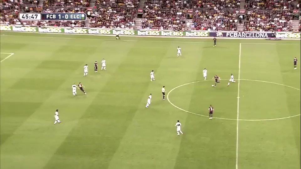 Cómo pasa el tiempo...⏳ ¡Hoy se cumplen 5 años de mi debut en @LaLiga! Con ganas de muchos más ✊🏼 #VamosMiSevilla https://t.co/ikmThSjSNZ
