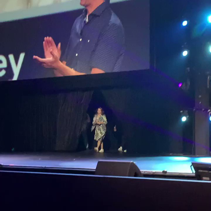 RT @DisneyStudios: Jamie Foxx (@iamjamiefoxx) and Tina Fey from #PixarSoul take the stage at #D23Expo. https://t.co/Jo3ZnYE8Iy