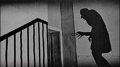 Right then... what's the greatest horror movie EVER?
Clip: Nosferatu (F. W. Murnau, 1922)
#horror #horrorfamily