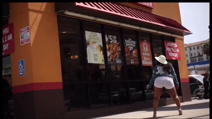 I tried the #popeyeschickensandwich  and this is what happened next 😂🤦🏾&zwj;♀️ #dmxchallenge #popeyes https://t<a href="/tag/popeyeschickensandwich"class="tags">#popeyeschickensandwich</a><a href="/tag/popeyes"class="tags"><span>#popeyes</span></a><a href="/tag/dmxchallenge"class="tags"><span>#dmxchallenge</span></a>