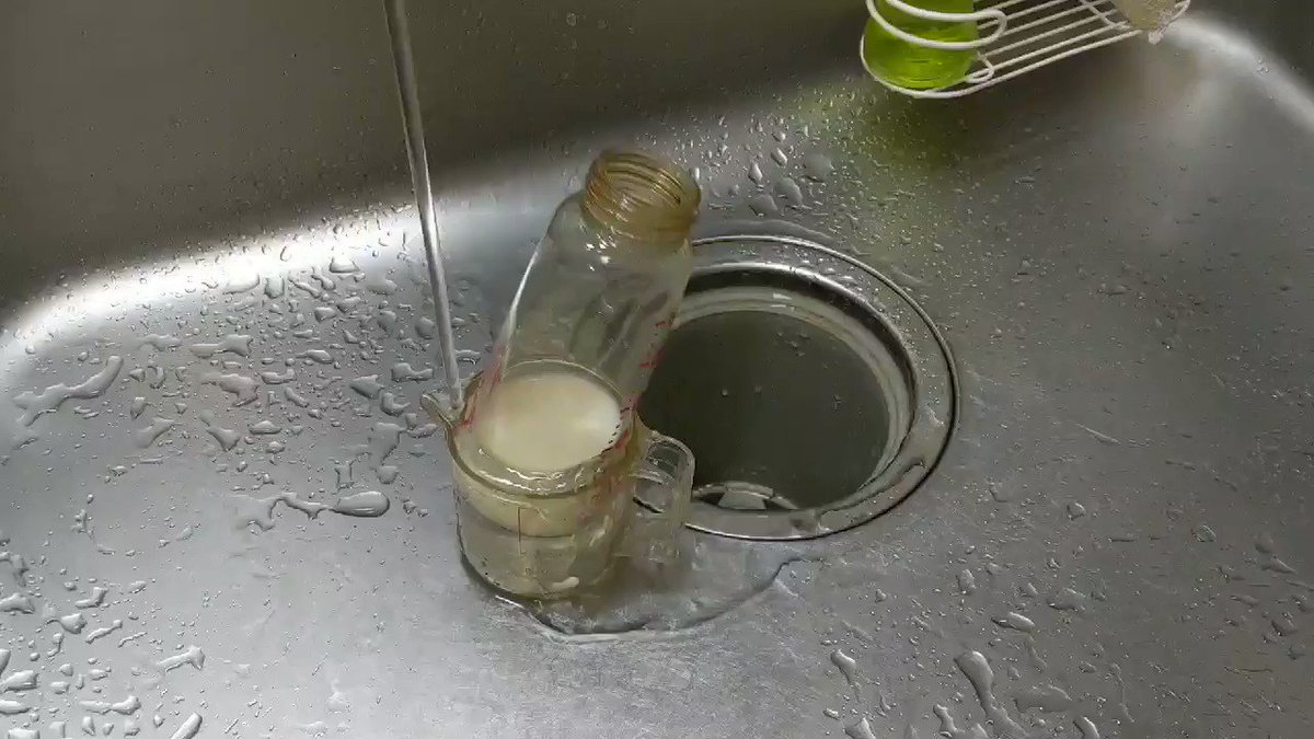 蛇口から水を出しているだけで哺乳瓶が勝手に回転しミルクが冷える ずっと見ていたくなる動画 授乳期に知りたかった と言った声 Togetter 蛇口から水を出しているだけで哺乳瓶が勝手に回転しミルクが冷える ずっと見ていたくなる動画 授乳期に知りたかった と言った声 Togetter