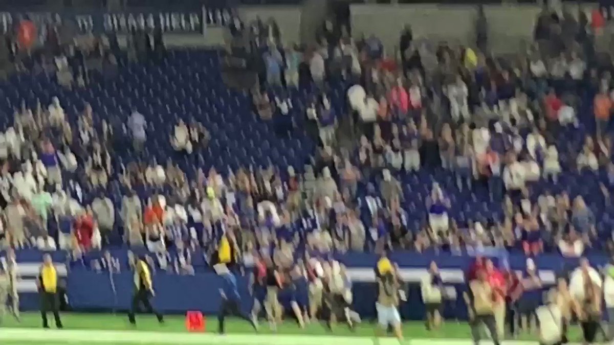RT @nascarcasm: Sweet lord they’re booing him. #AndrewLuck #Colts https://t.co/XKyo9tHlwP