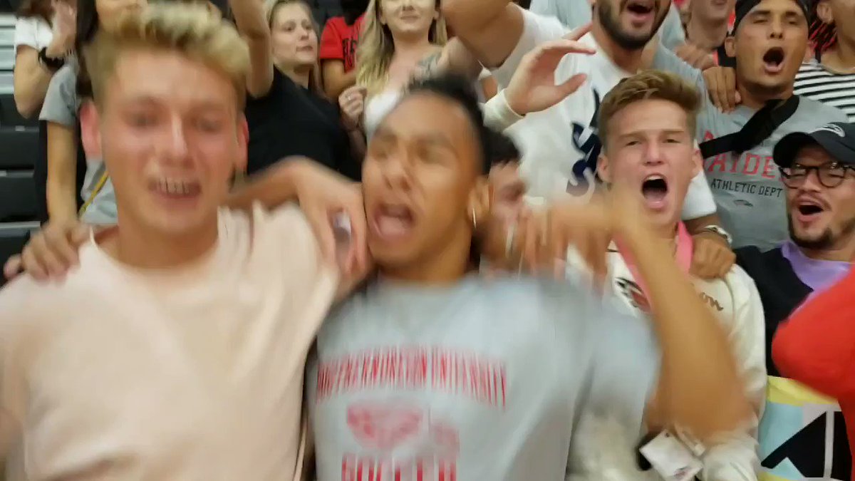 .@RaiderVB currently down two sets. However, the Raiders lead set, 21-17. Is another episode of last night in store?
#volleyball @SOURaiders https://t.co/0zqPuZjvoy