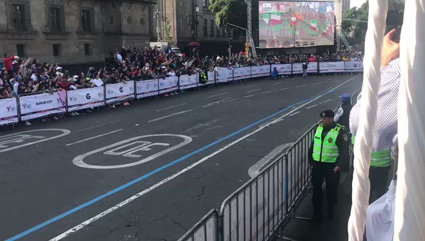 🥇Nuestra ganadora de la rama femenil es Vivian Kiplagat de Kenia con un tiempo de 2:33:28 hrs. 🥇🇰🇪¡Felicidades!🇲🇽#MaratónCDMX2019