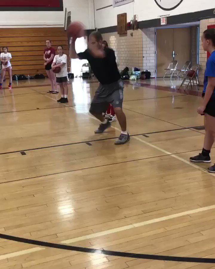 Triple Threat Fundamentals are a big part of what I teach. They are equalizers and players that know how to use them have a big advantage over their competition. Arches, Sweeps, Combinations, are all a part of Coach John Beilein’s player development teaching! https://t.co/EGSEsDrUm4