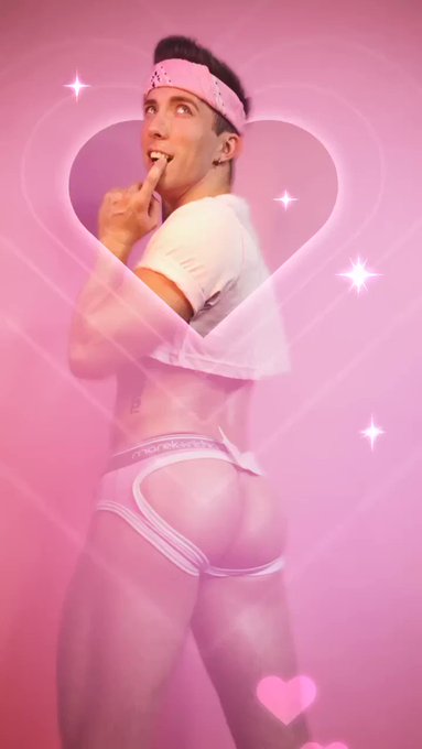 Serving pretty in pink, new core colors coming soon 💅🏼👛🎀💖 IG: wolfeyes #boysincroptops #gayforpink #gayfashion