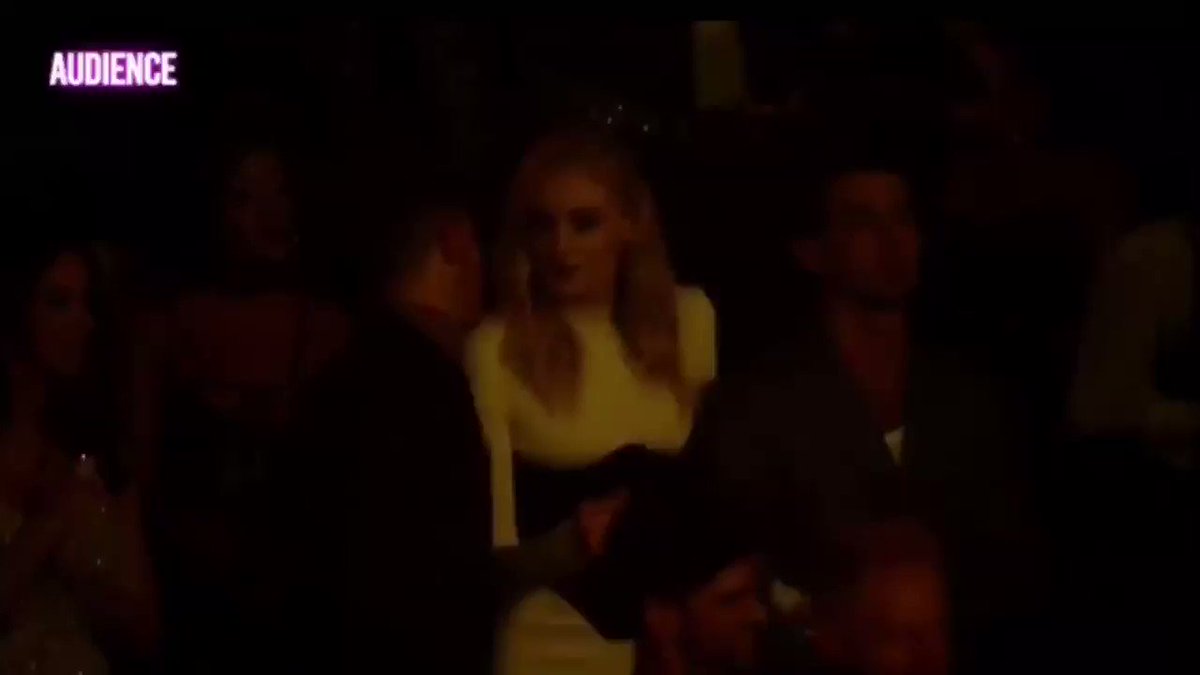 RT @prisonofpassion: Please the whole crowd really was waiting for Camila Cabello and Shawn Mendes to kiss https://t.co/ZdXUffITJI