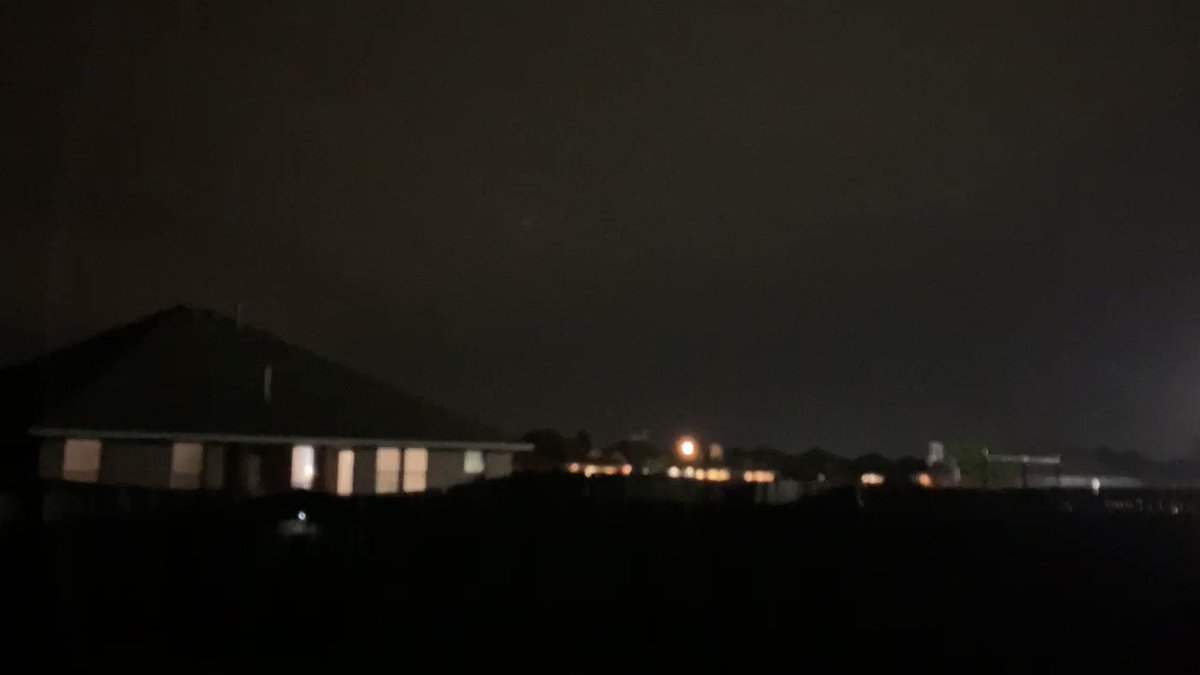 RT @SNoland10: Tornado sirens going off in Edmond. #okwx https://t.co/ebHyrd1BnH