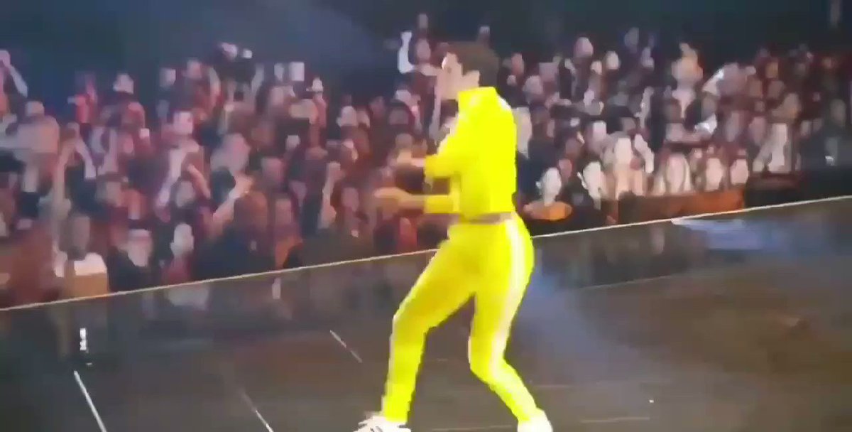 RT @faetit: Had to rt more rose mcgowan videos okay goodnight fr
https://t.co/3SeV5uwezQ