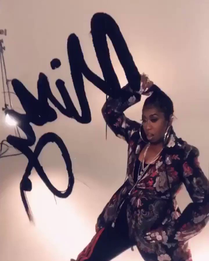 Fendi - Missy Elliott wears a customised #MarcJacobsXFendi