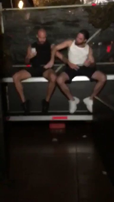 Déjate de móvil y agarra el pollon...  ????  
https://t.co/ARA7KIX7jw 
#gay #gaymalaga #gaytravel #gaykissing