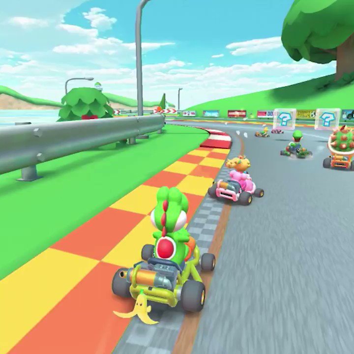 マリオカート ツアー アイテム紹介 バナナ 前に投げるか 後ろに置いて 踏んだマシンをスピンさせます レース２週目には置いてあるバナナが増えて さらに注意が必要 マリオカートツアー T Co 0zcp8audon Twitter