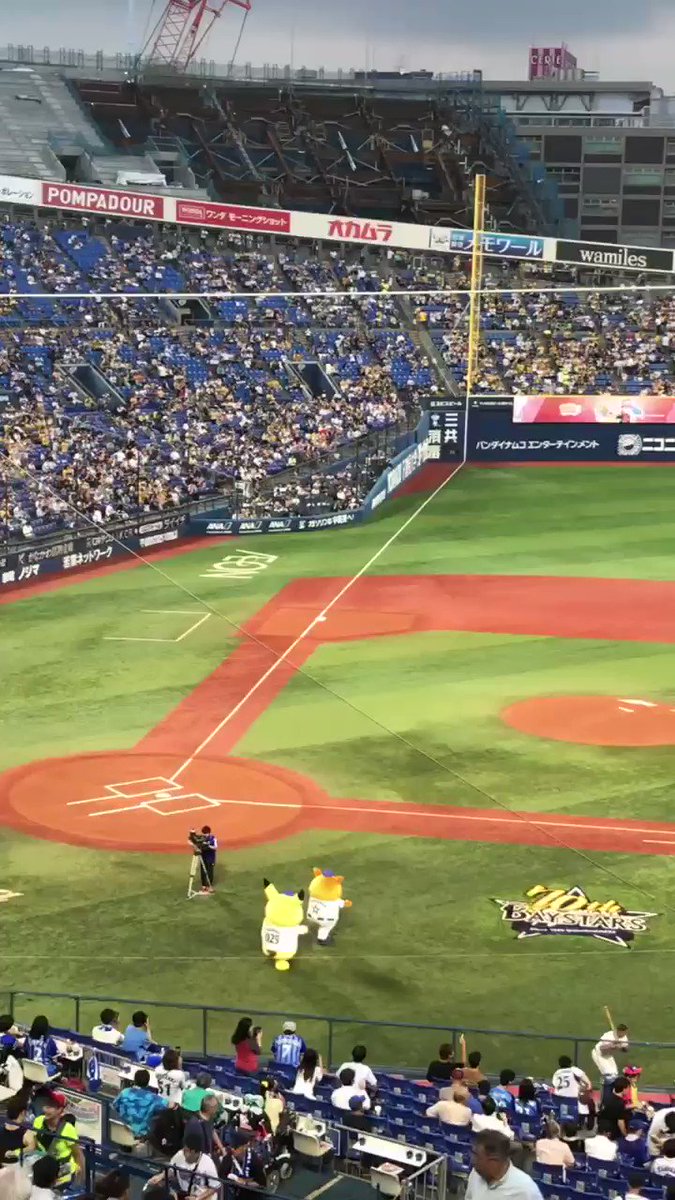 横浜スタジアムの始球式にピカチュウが登場するもボールがつかめずまさかの展開に かわいすぎる 先日の雷の原因はこれか Togetter 横浜スタジアムの始球式にピカチュウが登場するもボールがつかめずまさかの展開に かわいすぎる 先日の雷の原因はこれか Togetter