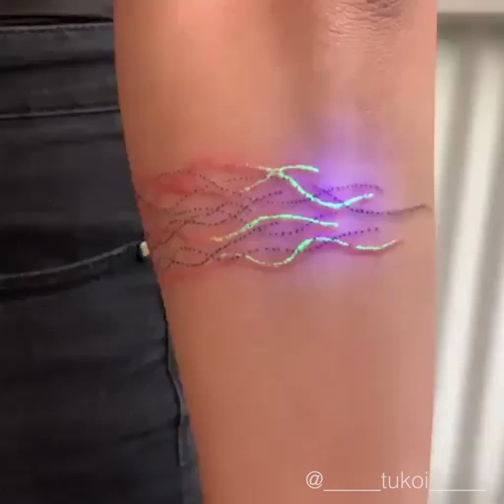 OceanX on X: "Bioluminescent = produces own light, like some species of jellyfish. Biofluorescent = glows under special light, like this tattoo. : Tukoi Oya https://t.co/RN0v8N5cJx" / X