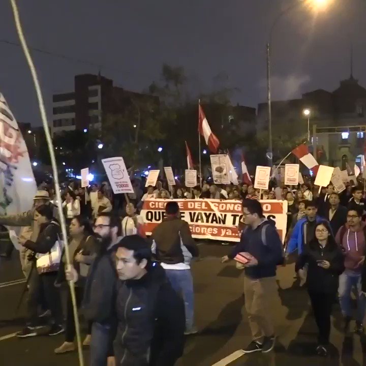 Hundreds took the street of Lima on support of new presidential elections
#peru #lima #QueSeVayanTodos #presidentialelections https://t.co/HmMRRicMRw