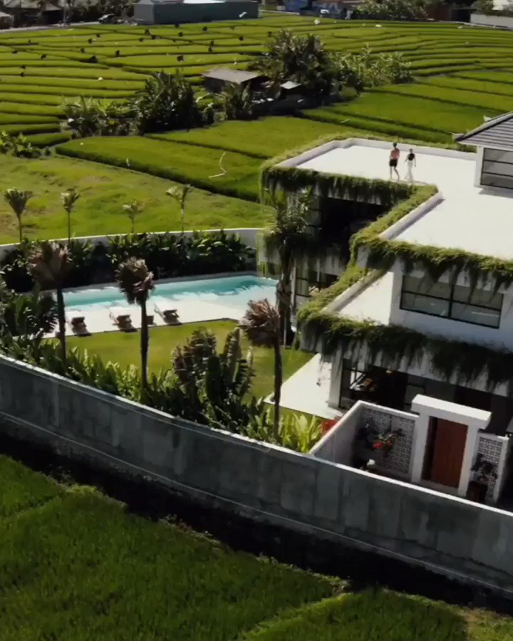 I wanted to share this vid of our new home as I was inspired byย the @AmericanExpress campaign, which is all about supporting someone by always being right behind them. This dream wouldnโt be possible without Lauren right behind me each step of the way!ย #AmexAmbassador #AmexLife https://t.co/XonRQBPSES