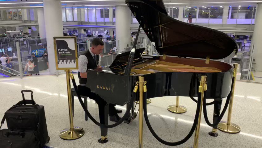 We Are United on Twitter: "“Sing us a song you're the piano (flight  attendant)!” Thanks to SFO based FA Karl K. for gifting LAX with his  musical stylings in Terminal 7. 🎹🎼…